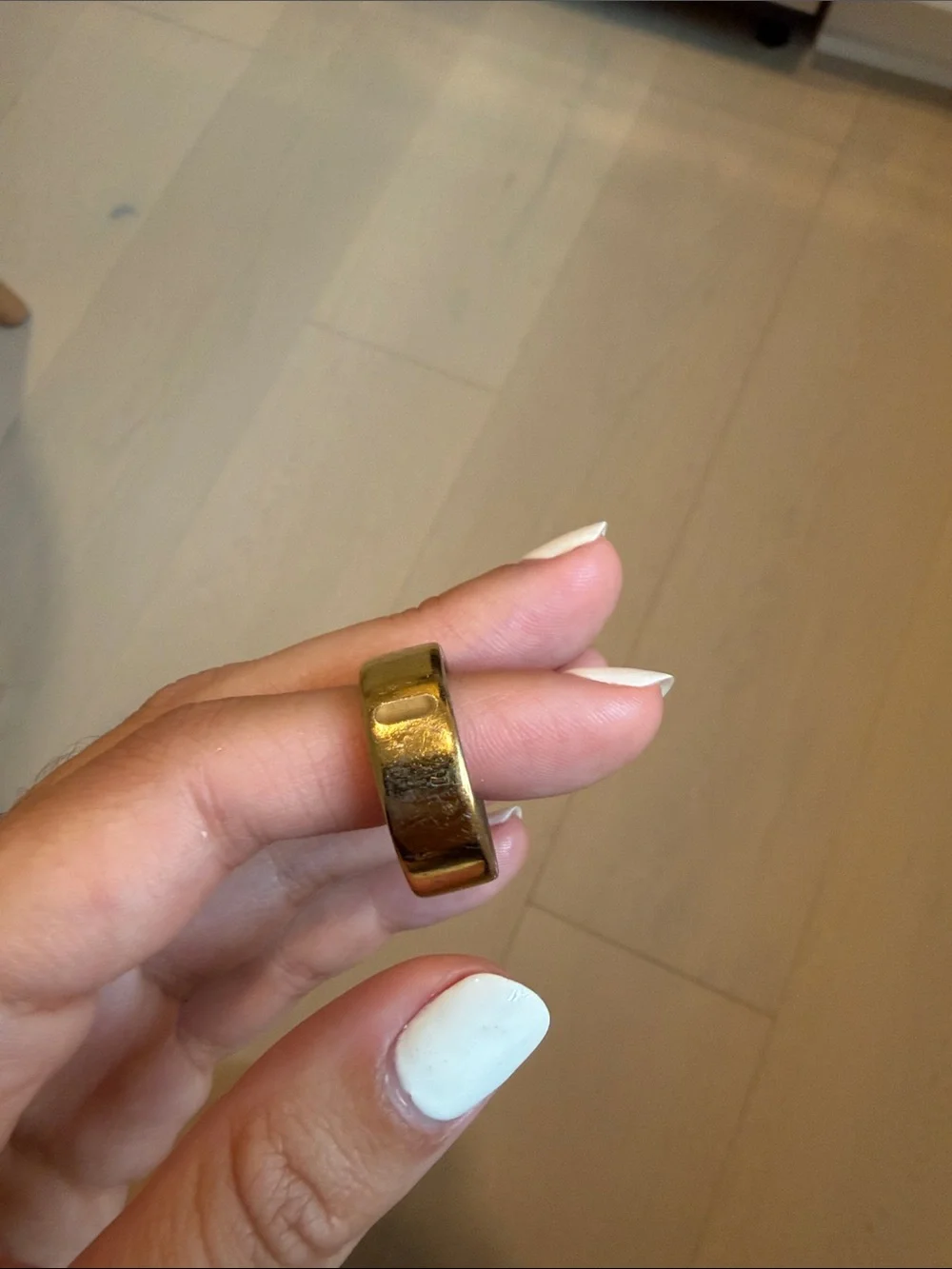 Oura Ring 4 in size 8 and in gold